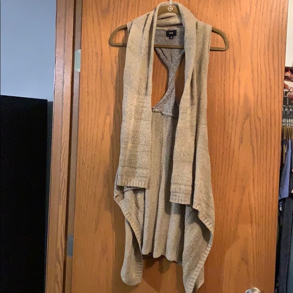 Fate tank style cardigan